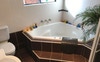 Bathroom (bath tub / spa)